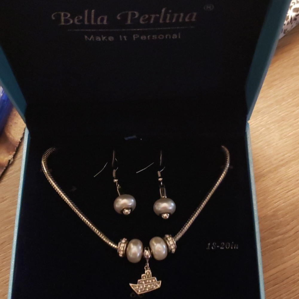 Necklace and earrings set